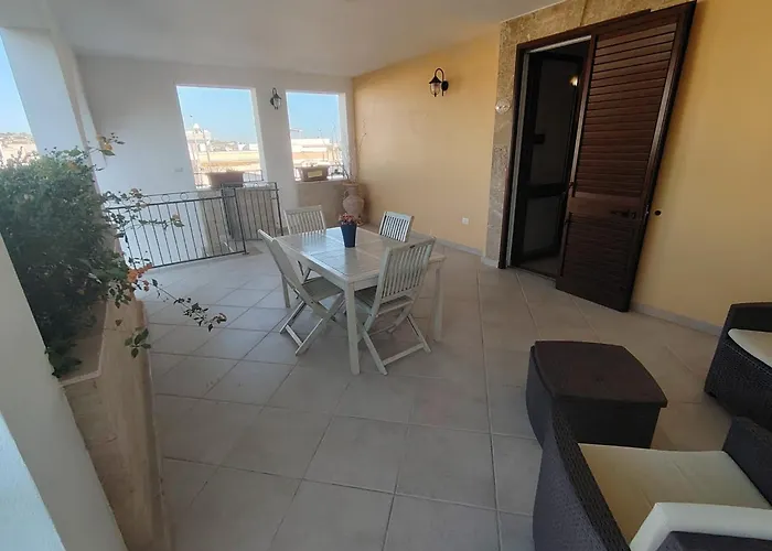 Adamagi Aurora مارينا دي بيسكولوس